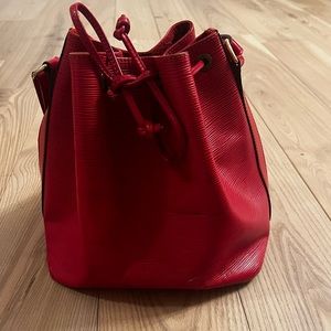 Louis Vuitton Authentic Noe Epi red leather Bucket Bag( vintage)
